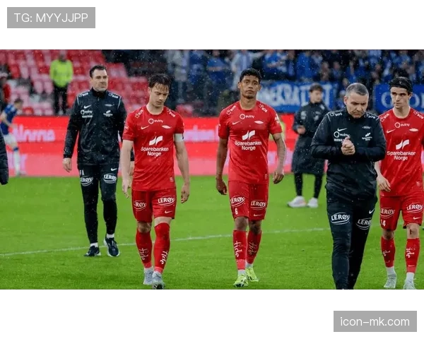 克鲁伊夫控球模式引领现代足球战术革新，驱动球队发展新潮流