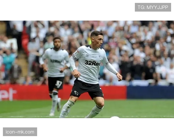 伯克重返英超：决心与挑战并存，新赛季备受期待