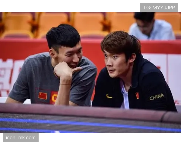 周琦穿球鞋去超市，豪车司机比他还认真盯着购物车